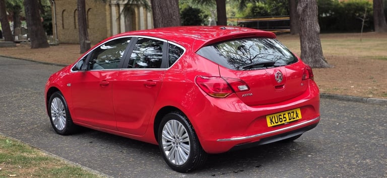 2015 Vauxhall Astra 1.6i Excite Euro 6 5dr HATCHBACK Petrol Manual