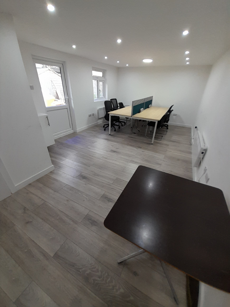 Massive Office Space or Storage to Let in Ilford with Bills £700