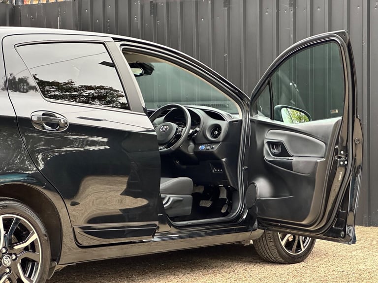 2018 Toyota Yaris 1.5 Hybrid Design 5dr CVT HATCHBACK PETROL/ELECTRIC Automatic