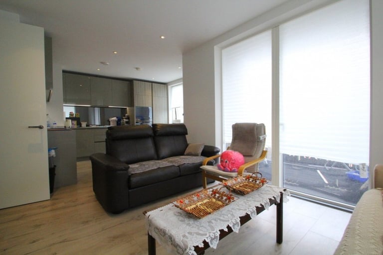 Chain Free! Hane Estate Agents offer a modern 2 bedroom 1st floor flat with a private balcony