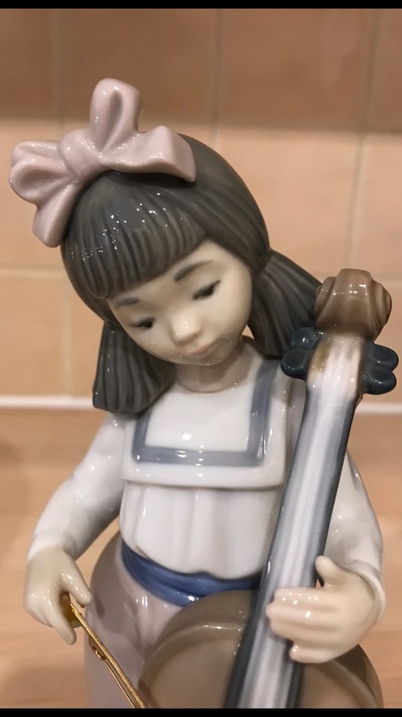Nao by Lladro Figurine Girl with Cello Christmas 🎄 