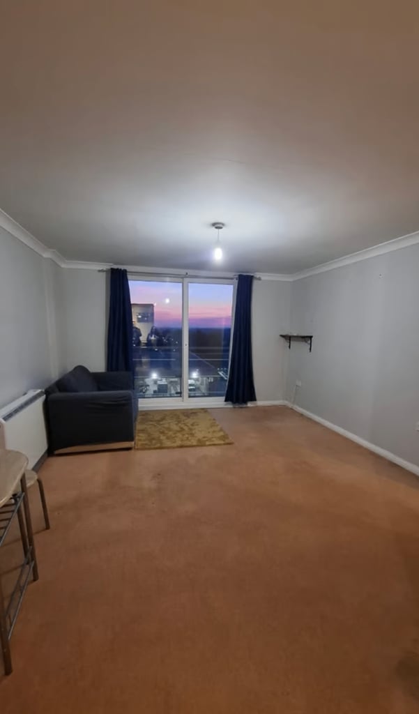 image for Modern 1-Bedroom Flat | Furnished | Lift Access | Parking | Bergenia House, Feltham - TW13