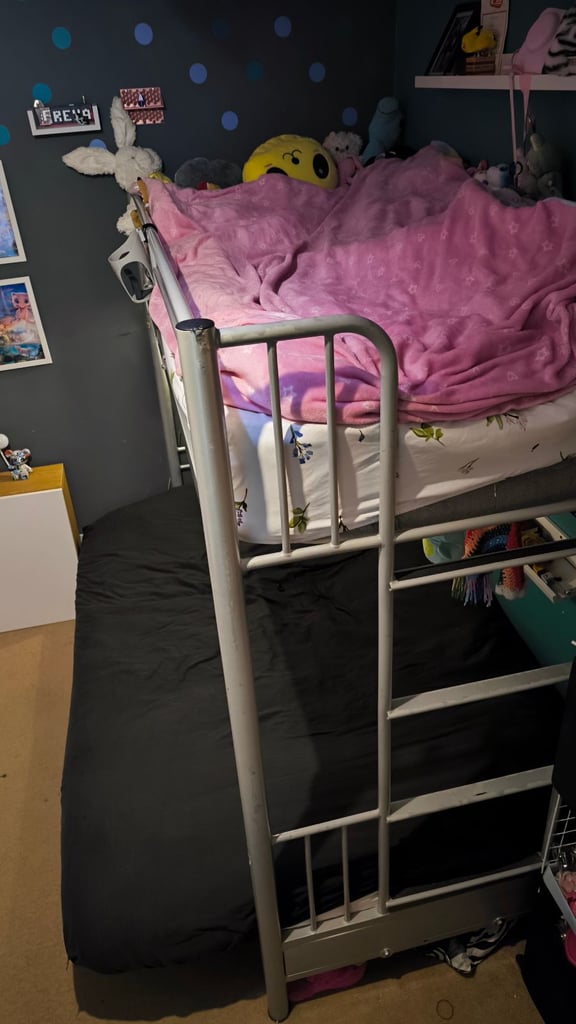 Triple bunk bed with double futon 