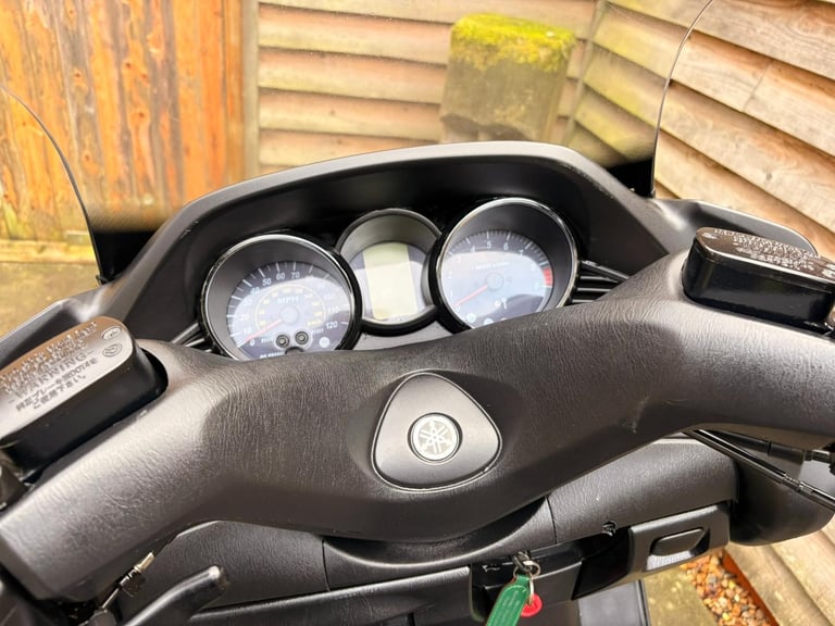 2010 / 10 Yamaha YP400 Majesty £1500 Silver 34049 miles.