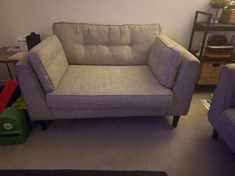 Sofa & loveseat 