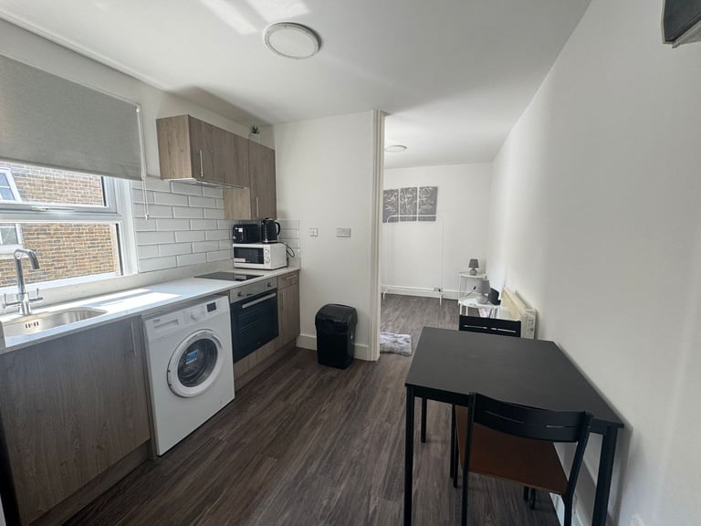 🏡 Modern Studio Flat – Bright & Spacious – Mitcham