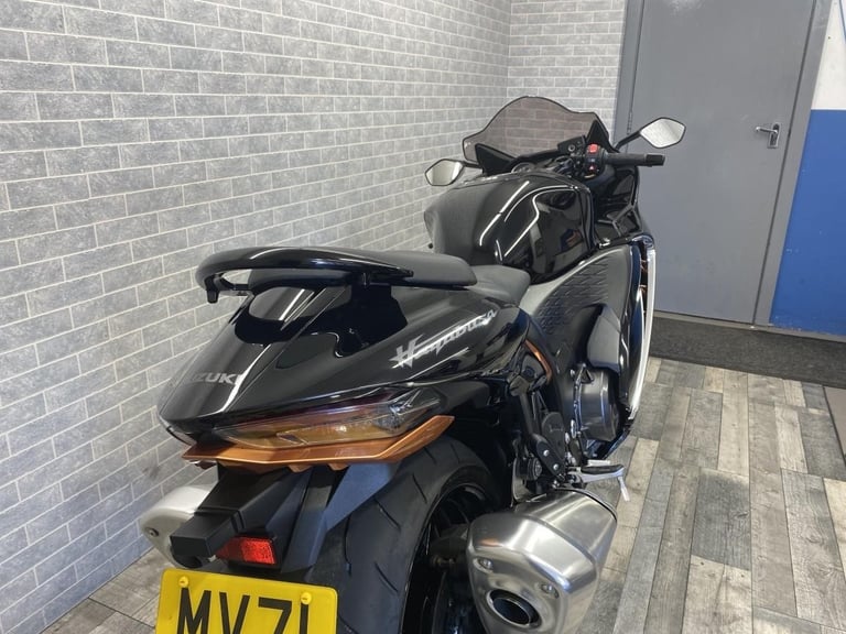 2021 SUZUKI GSX 1300 R HAYABUSA WITH ONLY 4701 MILES IN THE BEST COLOUR SCHEM...