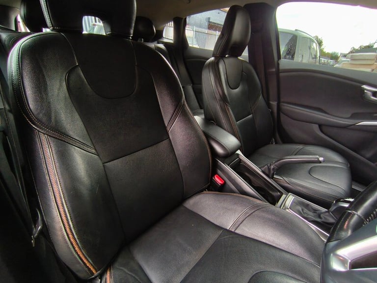 Volvo V40 D2 CROSS COUNTRY LUX