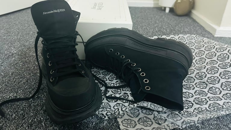 Alexander fashion mcqueen trainers gumtree