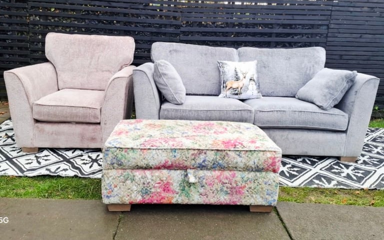 image for Grey/Pink Melody Sofas..3+1..🎄🎄Delivery included WV, WS and DY Postcodes 