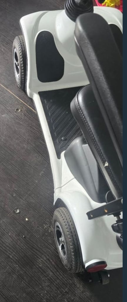 Like New. Hillman 5mph. 19St. 31mls R. Carboot Mobility Scooter 