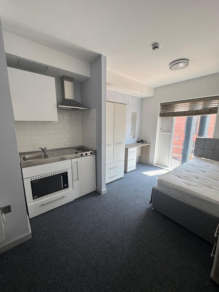 Seperate & Spacious Studio for Rent – CV1 3EG