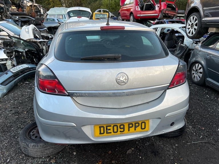 Vauxhall Astra H coupe 1.4 petrol 2009 silver BREAKING FOR PARTS 