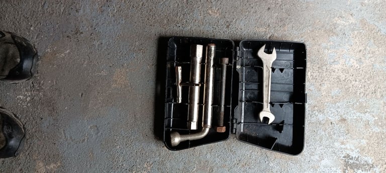 Lancia car tool box kit