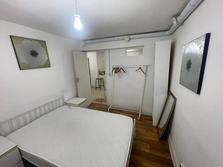 Share Room near Maida Hill