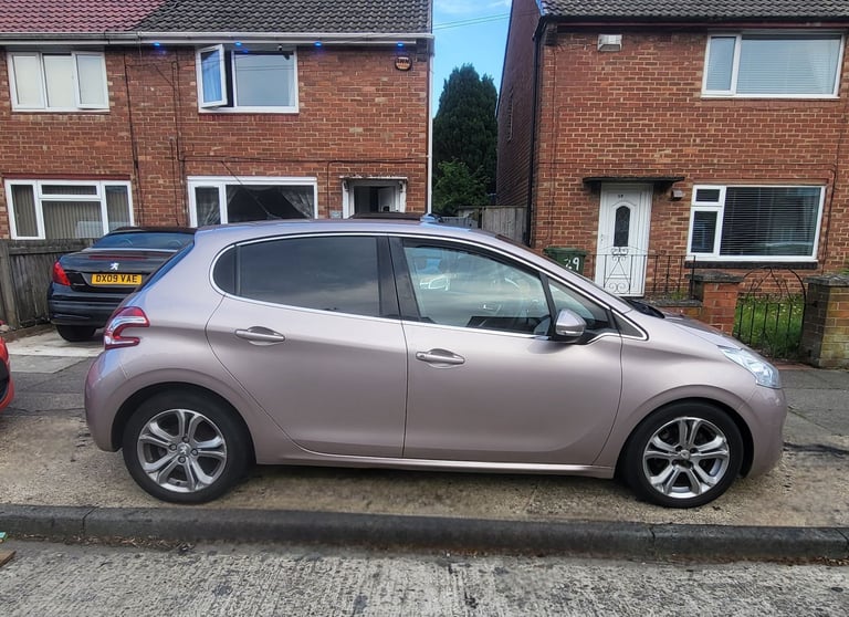 Peugeot, 208, Hatchback, 2013, Manual, 1560 (cc), 5 doors