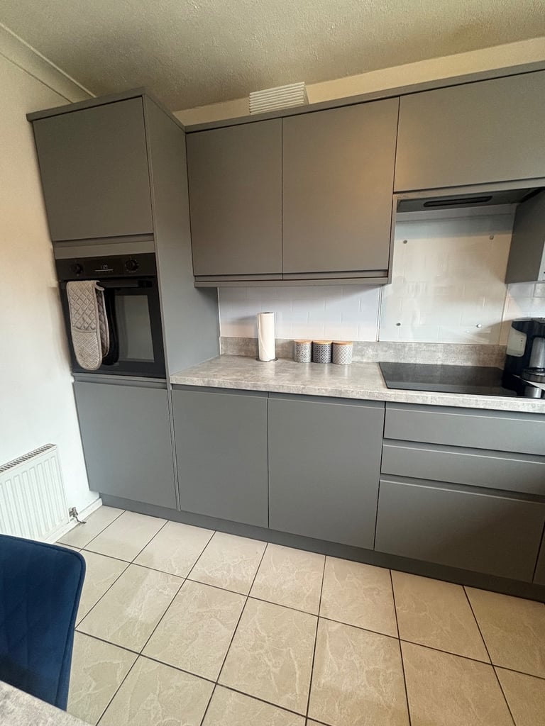 Kitchen doors/ oven /sink & tap
