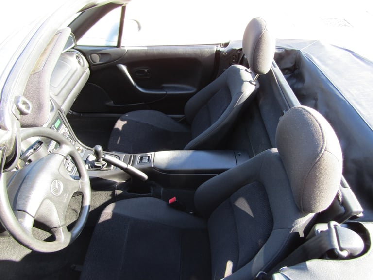  Mazda MX-5 1.6 ROADSTER 2DR MANUAL CONVERTIBLE LEFT HAND DRIVE Sports Petrol Manual