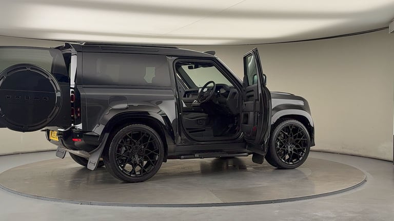 2025 Land Rover Defender 3.0 D250 X-Dynamic SE 90 3dr Auto ESTATE DIESEL Automatic
