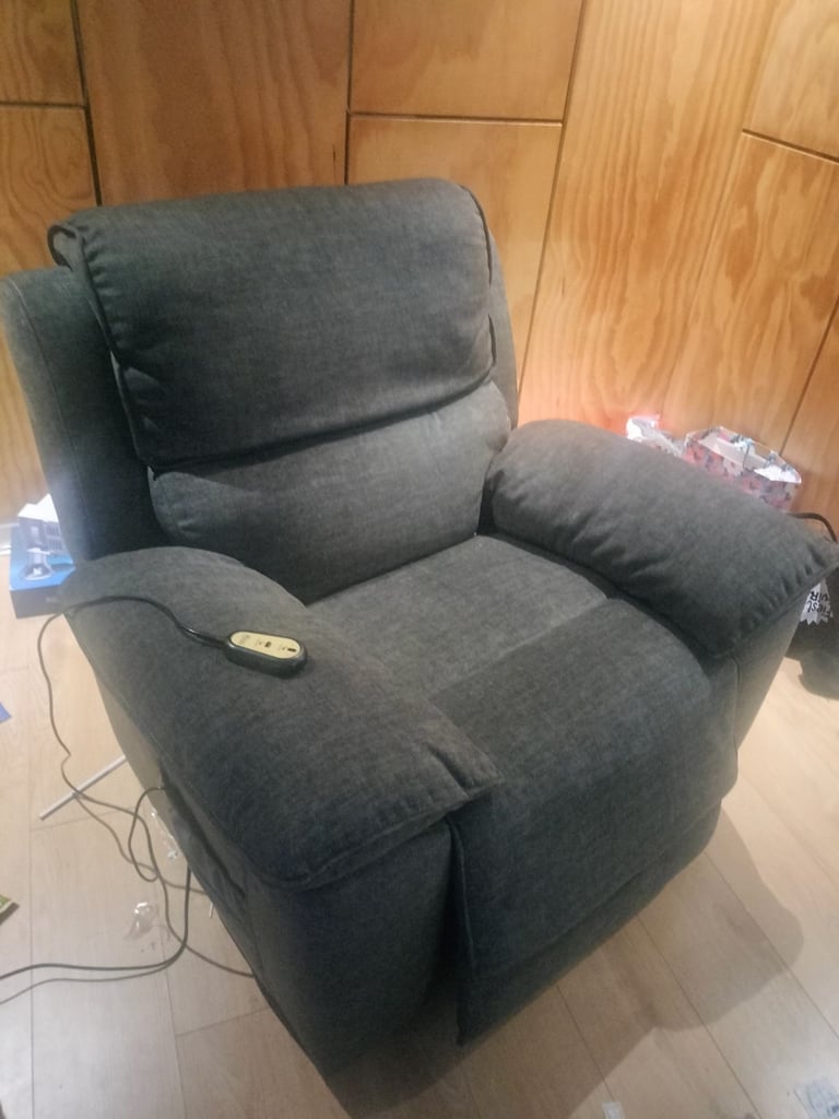 Rise and recliner armchair 