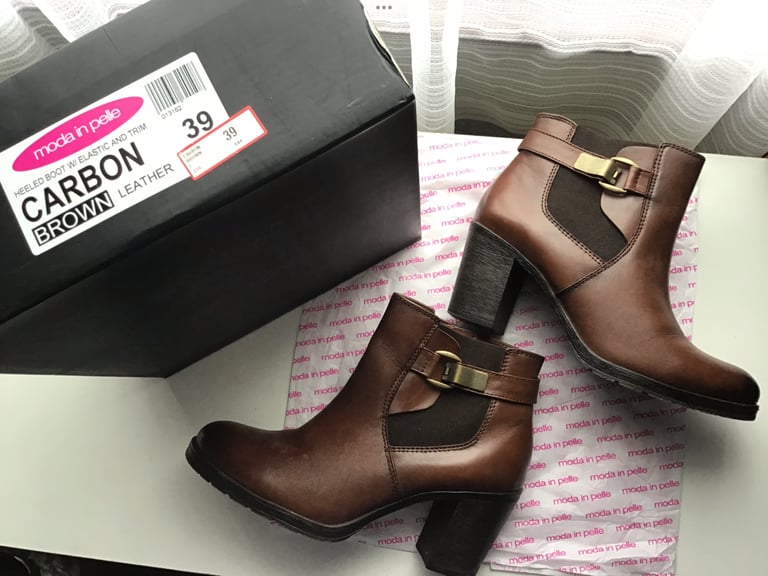 image for Moda in Pella Ladies leather ankle boots