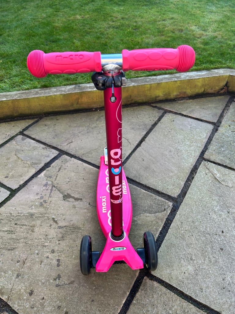 Maxi Microscooter Delume LED in pink