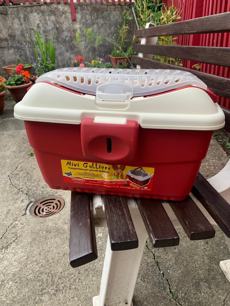 Pet carrier 