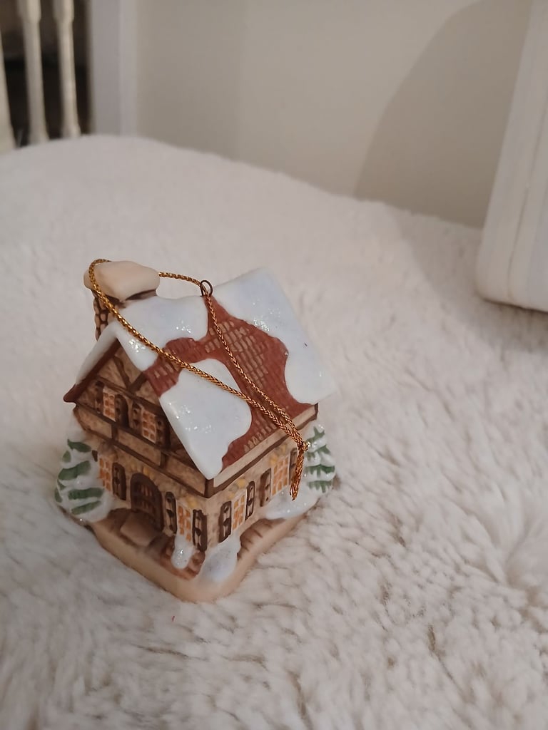 The Bradford Editions  ... M.I.Hummel collection ... Bavarian village 