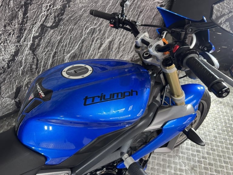 TRIUMPH STREET TRIPLE 675 2013