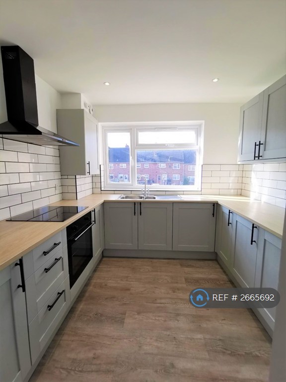 2 bedroom flat in Haig Court, Chelmsford, CM2 (2 bed) (#2665692)