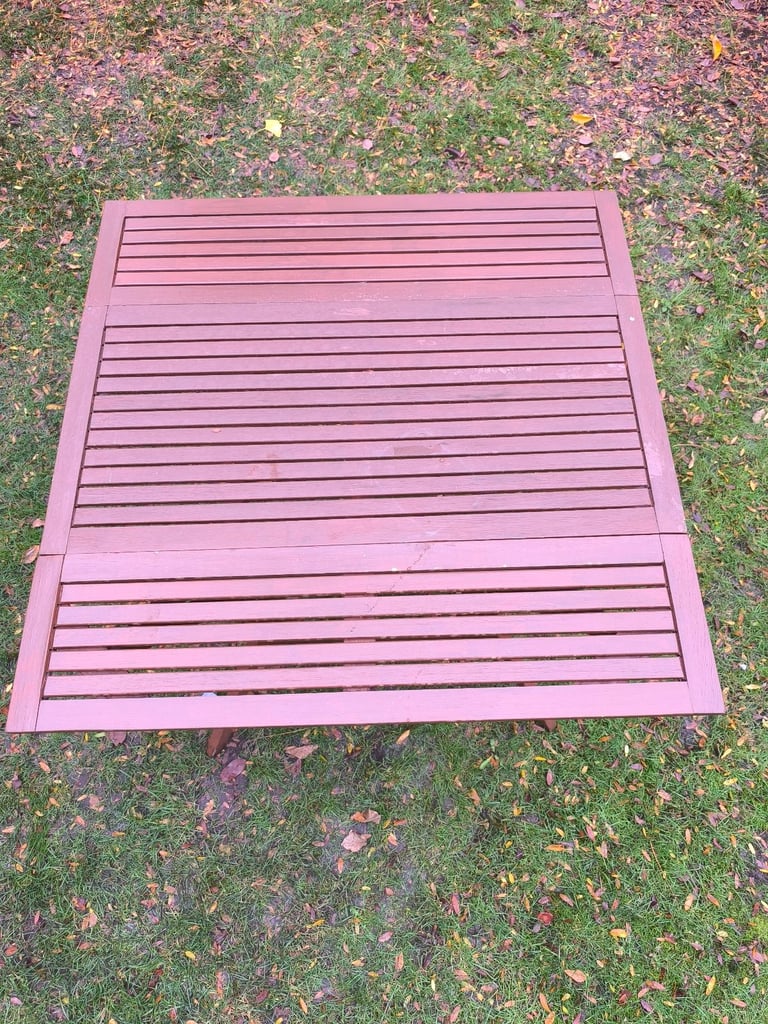 Garden table and four chairs - broken