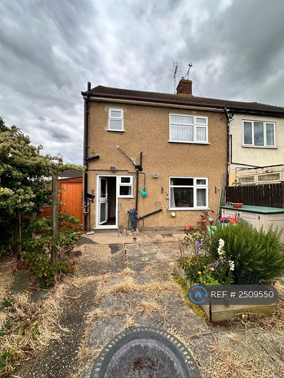 3 bedroom house in Romsey Close, Stanford-Le-Hope, SS17 (3 bed) (#2509550)