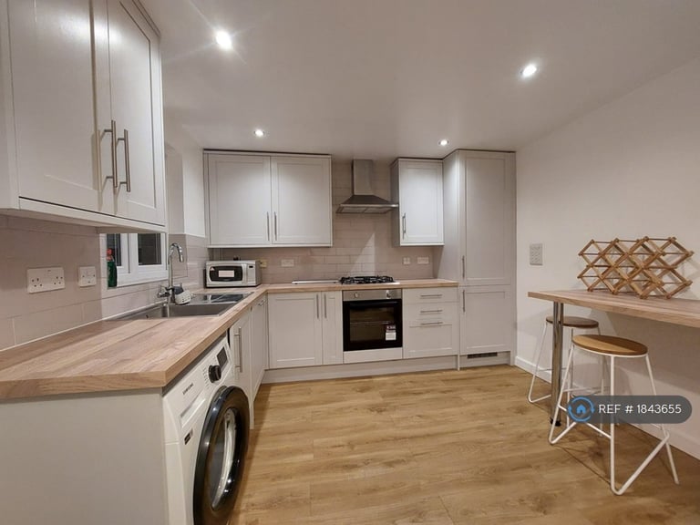 image for 3 bedroom house in Comfort Street, London, SE15 (3 bed) (#1843655)