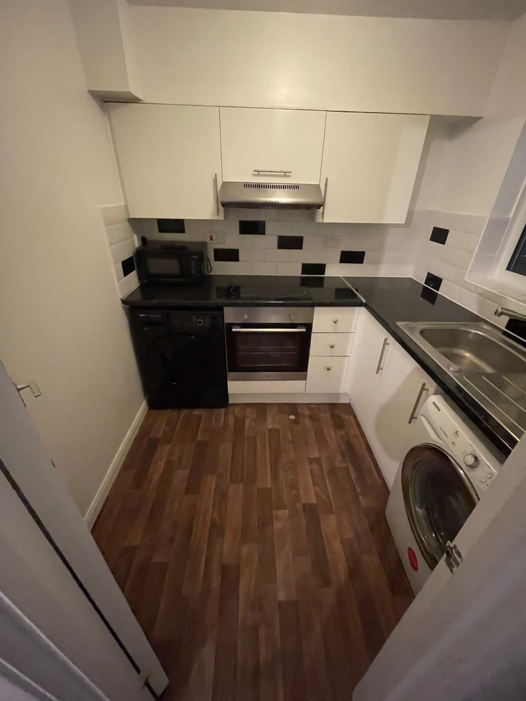 Modern One-Bedroom Flat with Parking – To Let in South Croydon