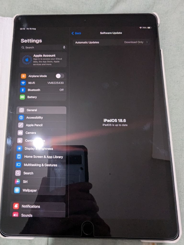 APPLE IPAD AIR 3RD GEN 64GB 10.5 inch WIFI TABLET INC SCREEN PROTECTOR + CASE LATEST IOS 18.7