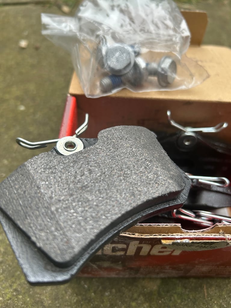 Eicher brake pads x 4