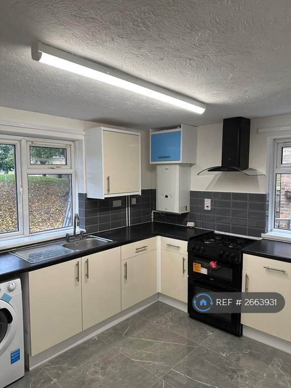 3 bedroom house in Venice Court, Andover, SP10 (3 bed) (#2663931)