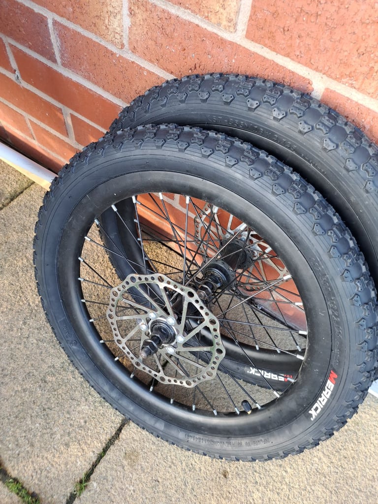 Boys Mountain bike brilliant condition ideal for birthday present or even put away for Christmas 
