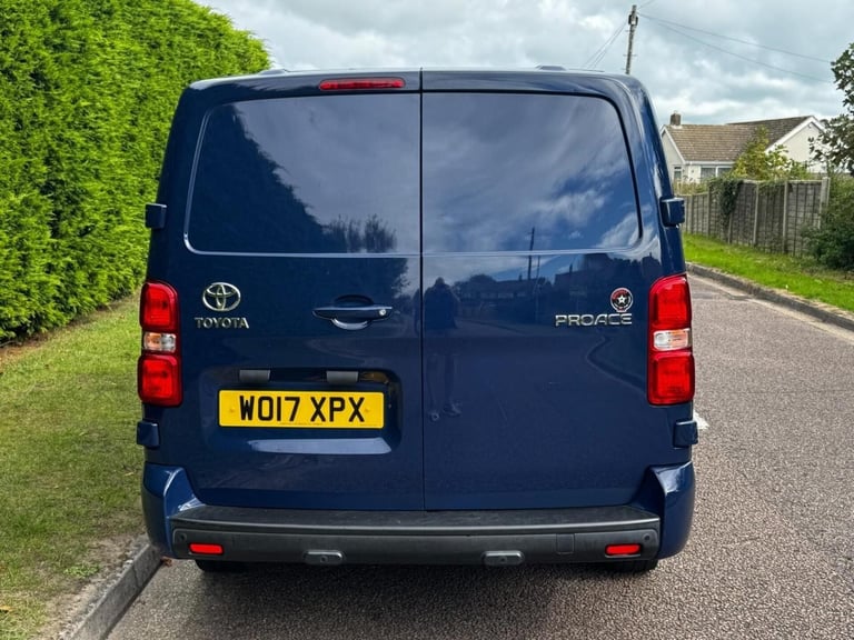 2017 "17" TOYOTA PROACE 2.0D (120 BHP) COMFORT LONG CREW CAB (6 SEAT) EURO 6