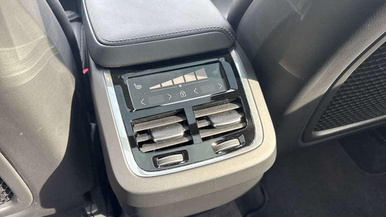 2022 Volvo XC60 2.0 B5P Ultimate Dark 5dr AWD Geartronic Petrol Estate Estate Petrol Automatic