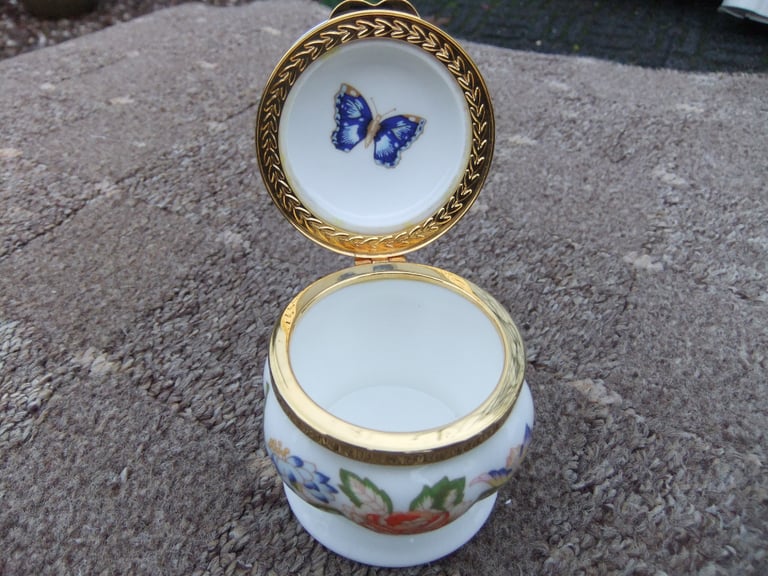 Vintage Aynsley Cottage Garden Trinket Pill Box with Hinged Lid