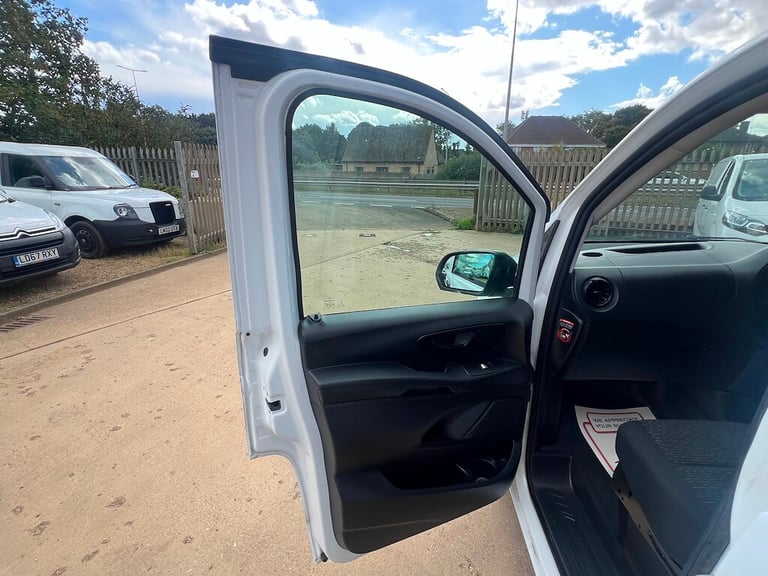 2021 Mercedes-Benz Vito 1.7 114 CDI Progressive Panel Van 5dr Diesel Manual FWD L2 Euro 6 (s/s) (...