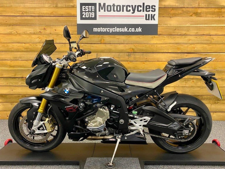 SUPERB 2016 BMW S1000R SPORT, ONLY 7173 MILES AND ONE OWNER, GREAT SPEC!