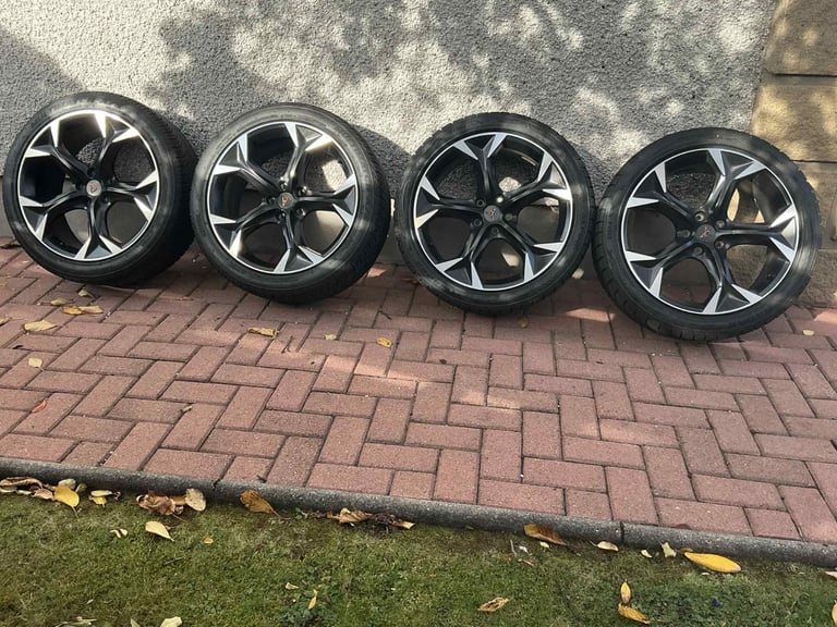 Set of 4 Cupra Formentor 19 inch Alloys with winter tyres