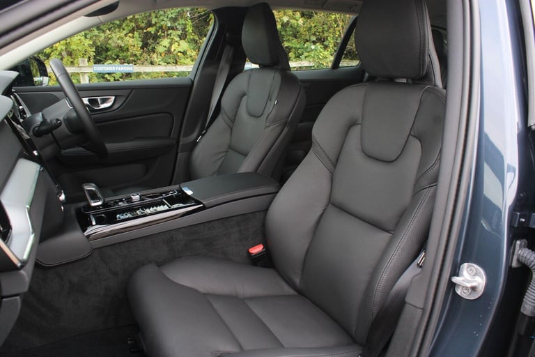 2025 Volvo V60 2.0 T6 18.8kWh Plus Auto AWD Euro 6 (s/s) 5dr ESTATE Petrol/Electric Hybrid Automatic