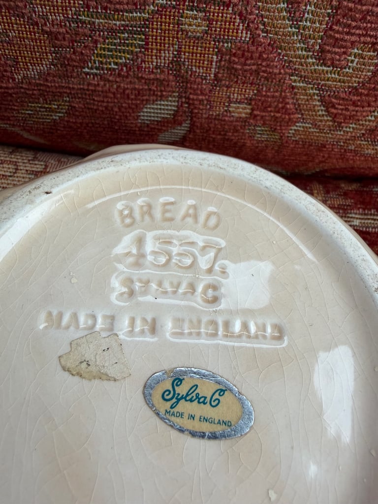 Vintage sylvak bread sauce face pot 