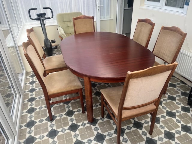 Mahogany extendable table and 6 velour upholstered chairs