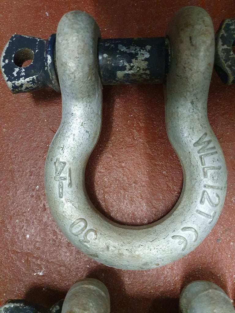 12 tonne Bow Shackles