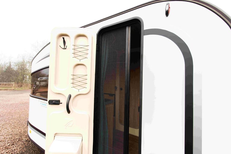 Freedom Carpento 360 - Lightweight 3 or 4 berth caravan with bathroom