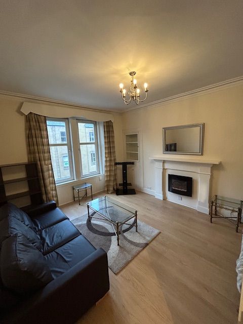 MODERN & SPACIOUS, FRESHLY DECORATED, 2 BEDROOM, SECOND FLOOR FURNISHED FLAT, PERTH CITY CENTRE.